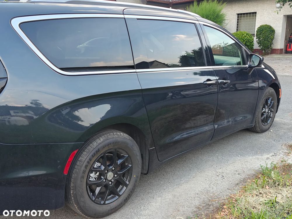 Chrysler Pacifica - 3