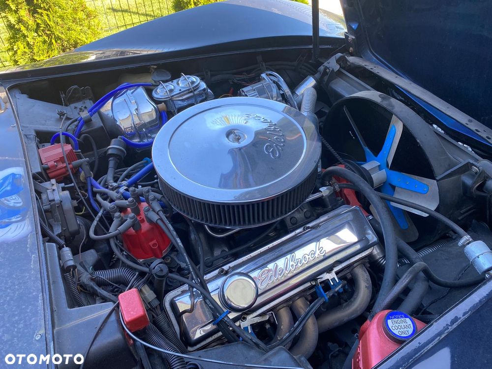 Chevrolet Corvette - 12