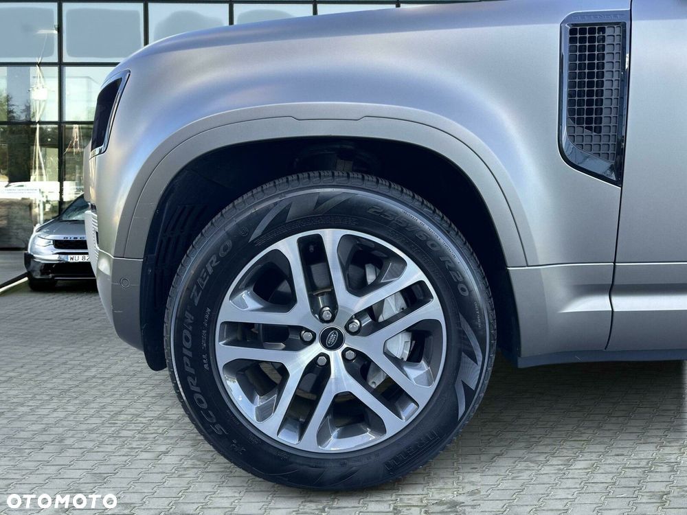 Land Rover Defender - 4