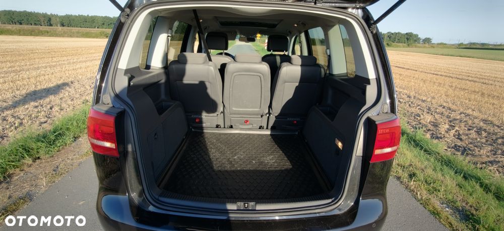 Volkswagen Touran - 25