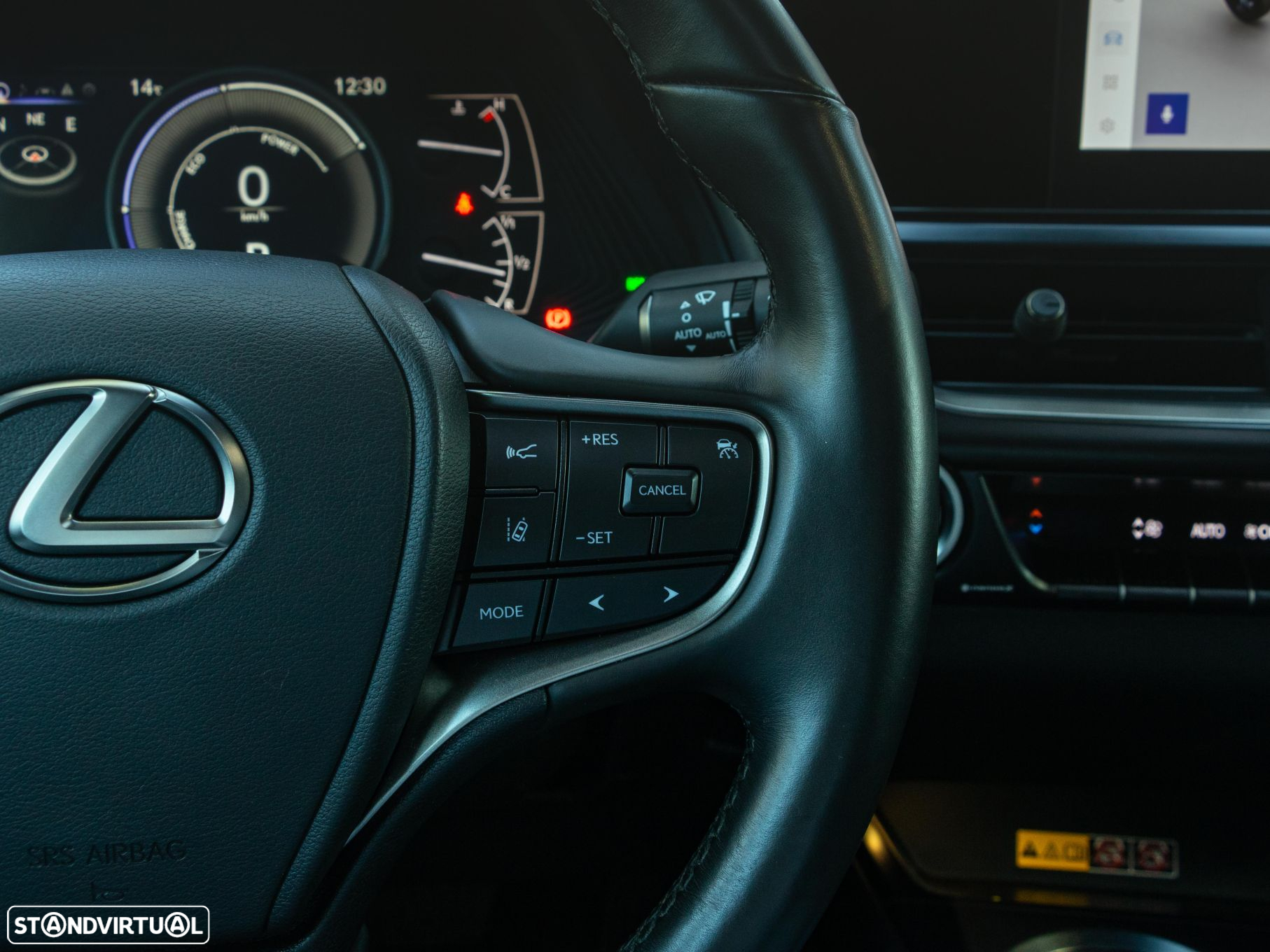 Lexus ux-250h Sport - 32