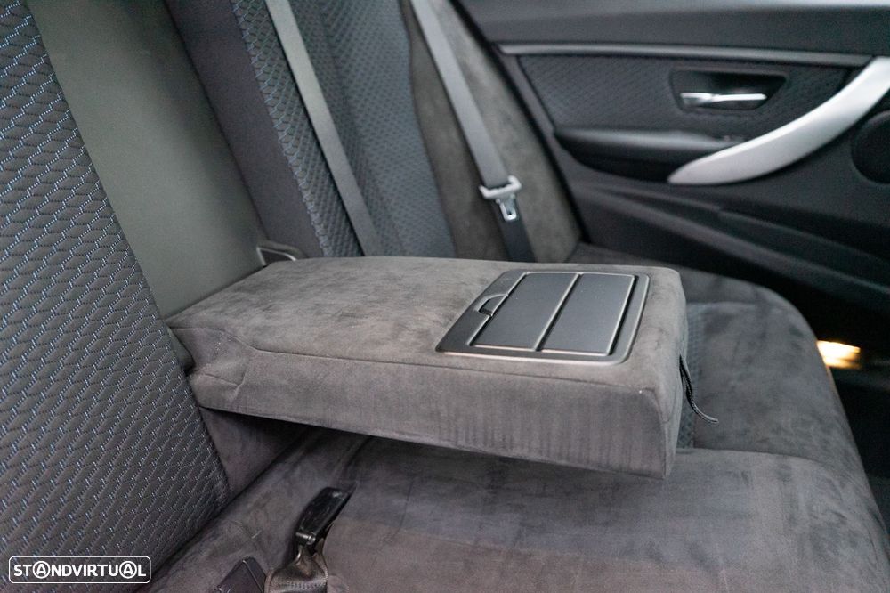 BMW 320 d Pack M - 54