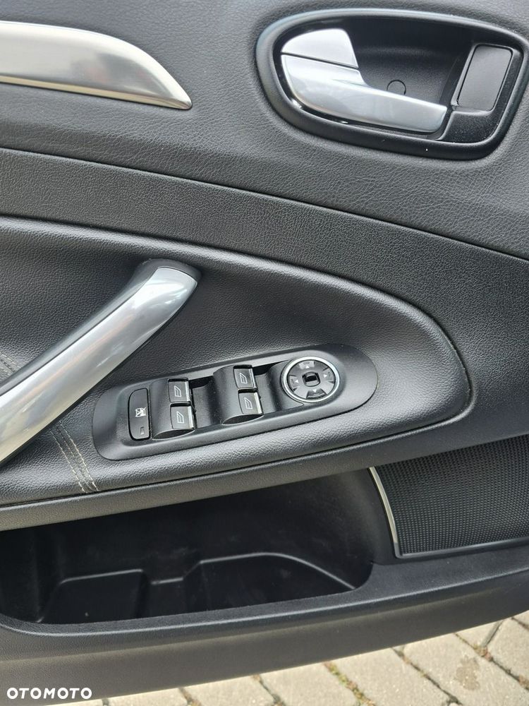 Ford Mondeo - 35
