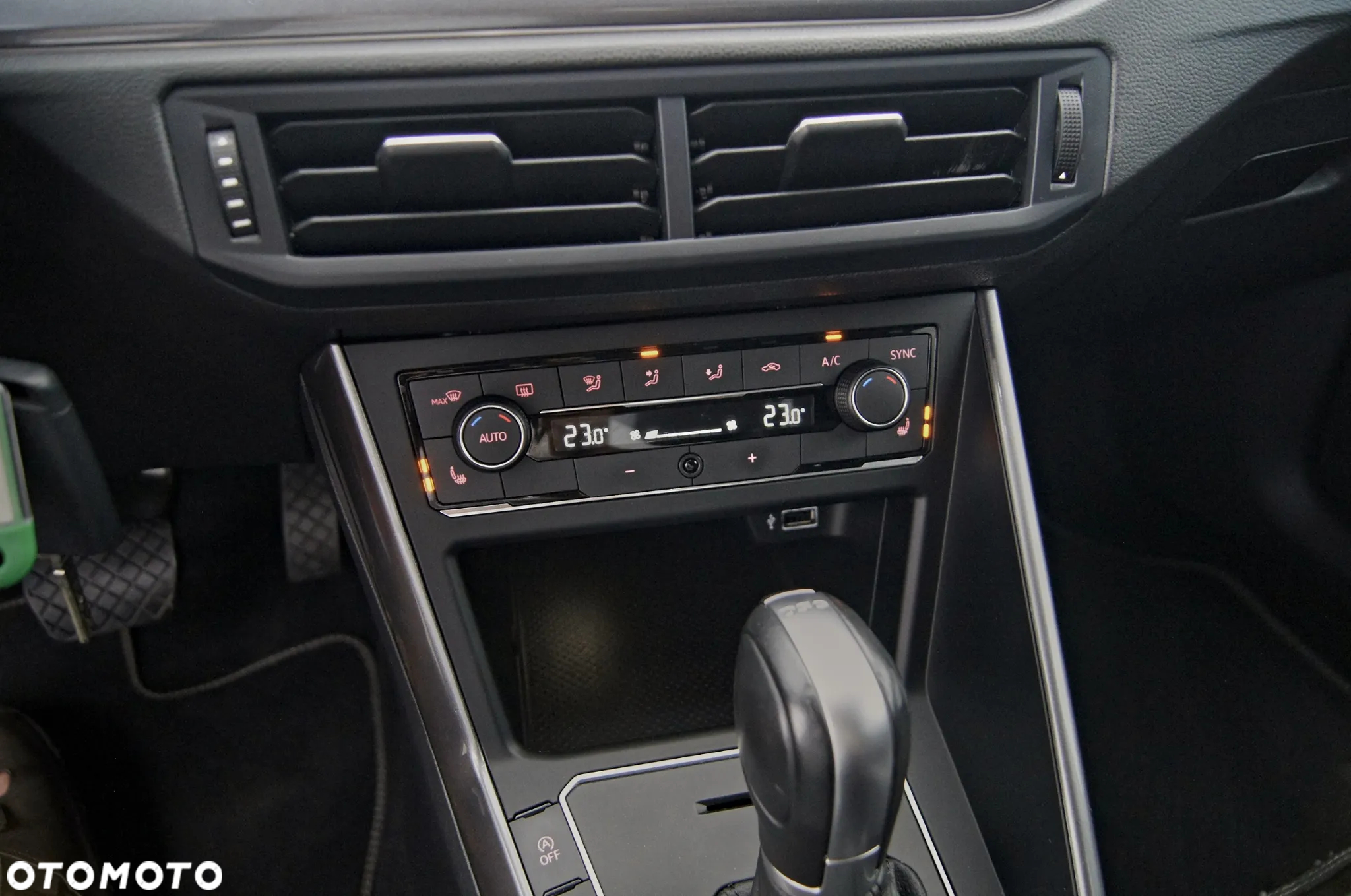 Volkswagen Polo 1.0 TSI R-Line DSG - 12