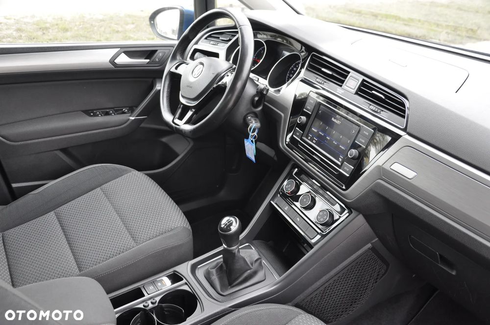 Volkswagen Touran 2.0 TDI SCR (BlueMotion Technology) Comfortline - 23