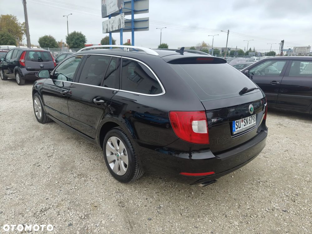 Skoda Superb 2011 photo 4