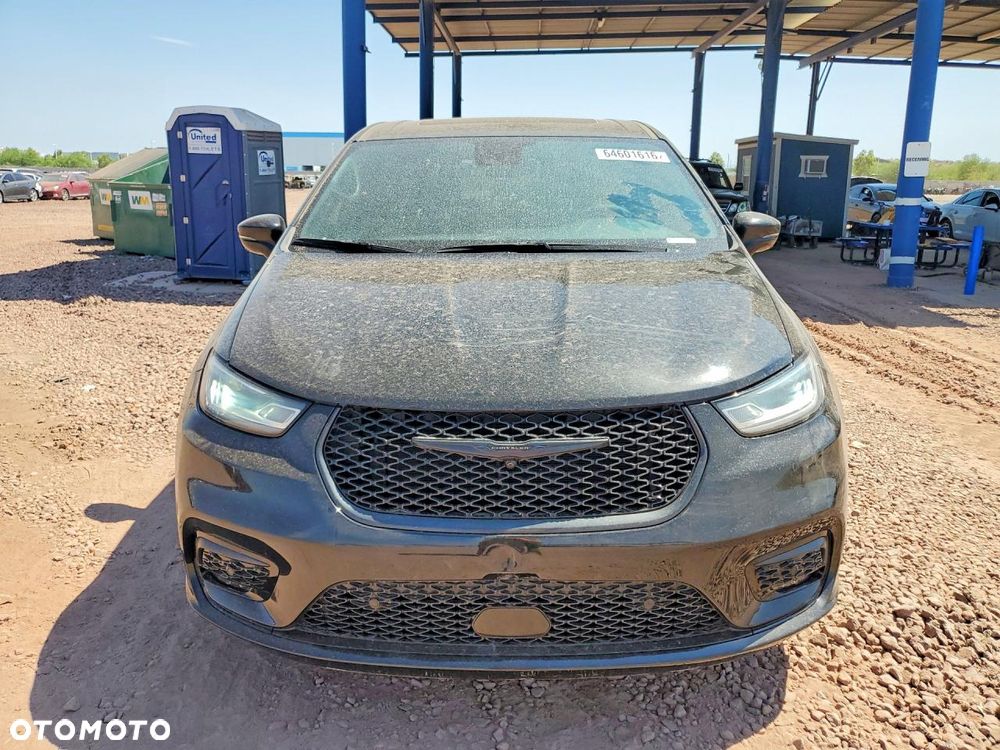 Chrysler Pacifica - 2