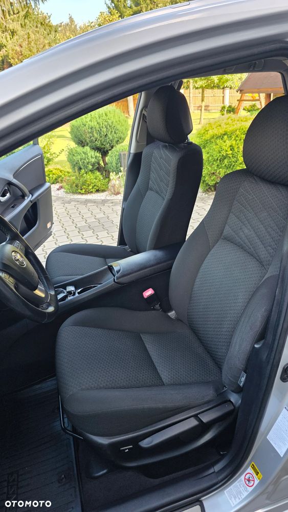 Toyota Avensis 2.0 Executive - 19