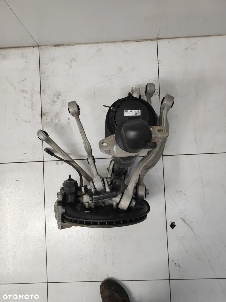 ZWROTNICA WAHACZE AMORTYZATOR PODUSZKA LEWY TYŁ #3 AUDI Q8 ETRON QUATTRO - 2