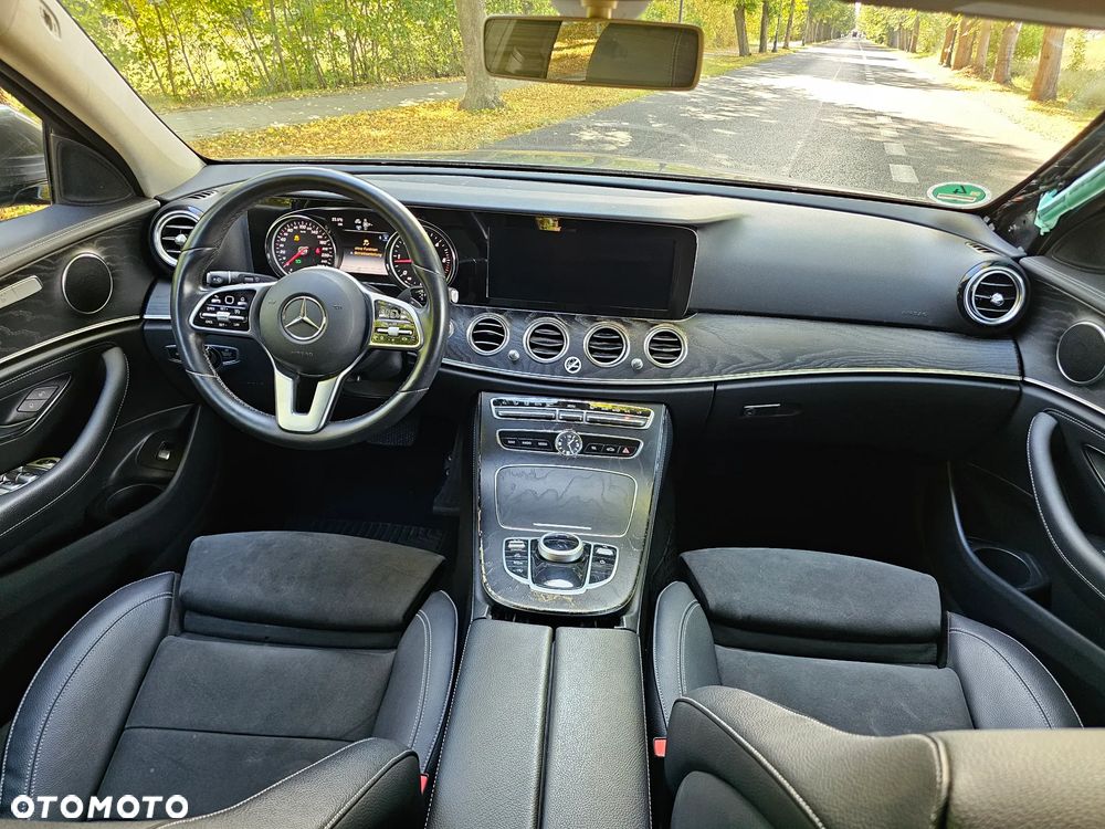 Mercedes-Benz Klasa E 200 d 9G-TRONIC - 28