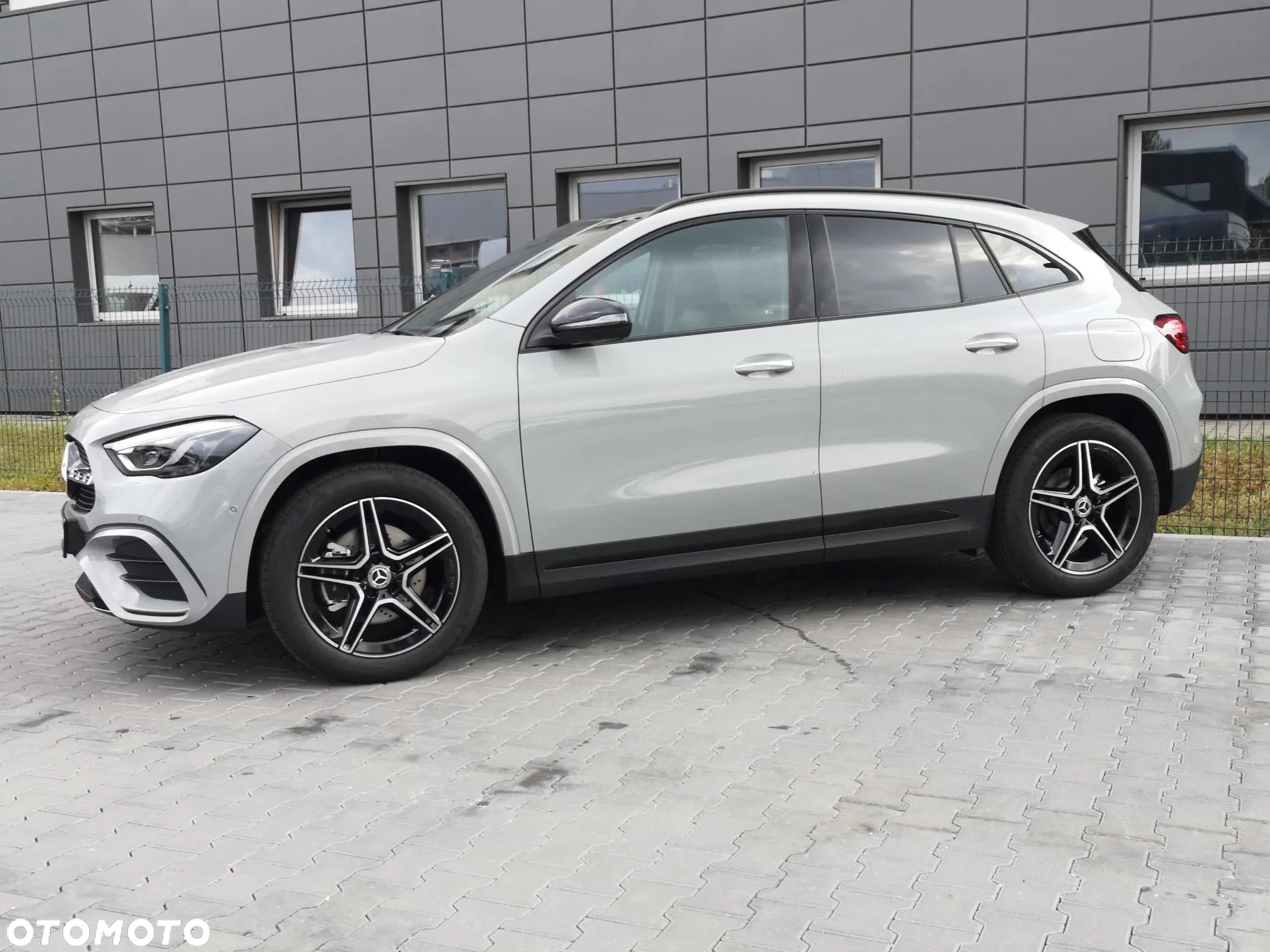 Mercedes-Benz GLA 200 AMG Line - 4