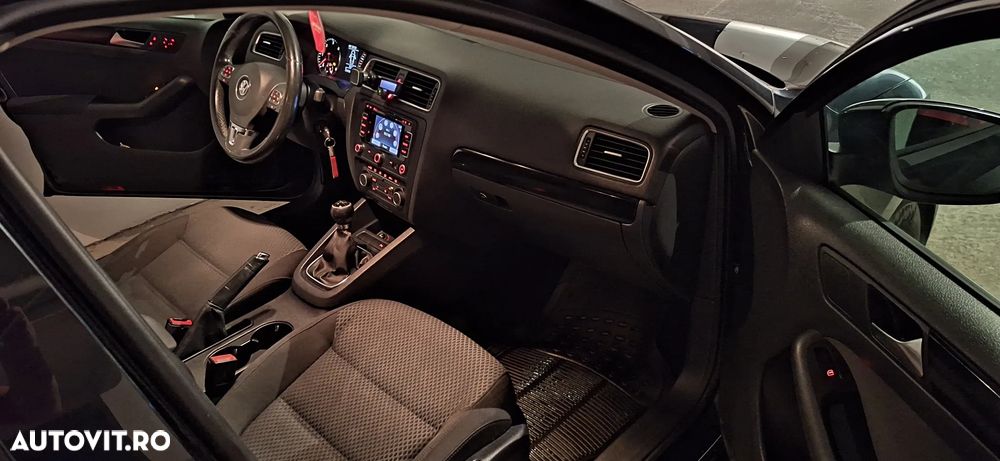Volkswagen Jetta - 10
