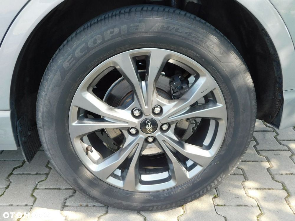 Ford Kuga - 25