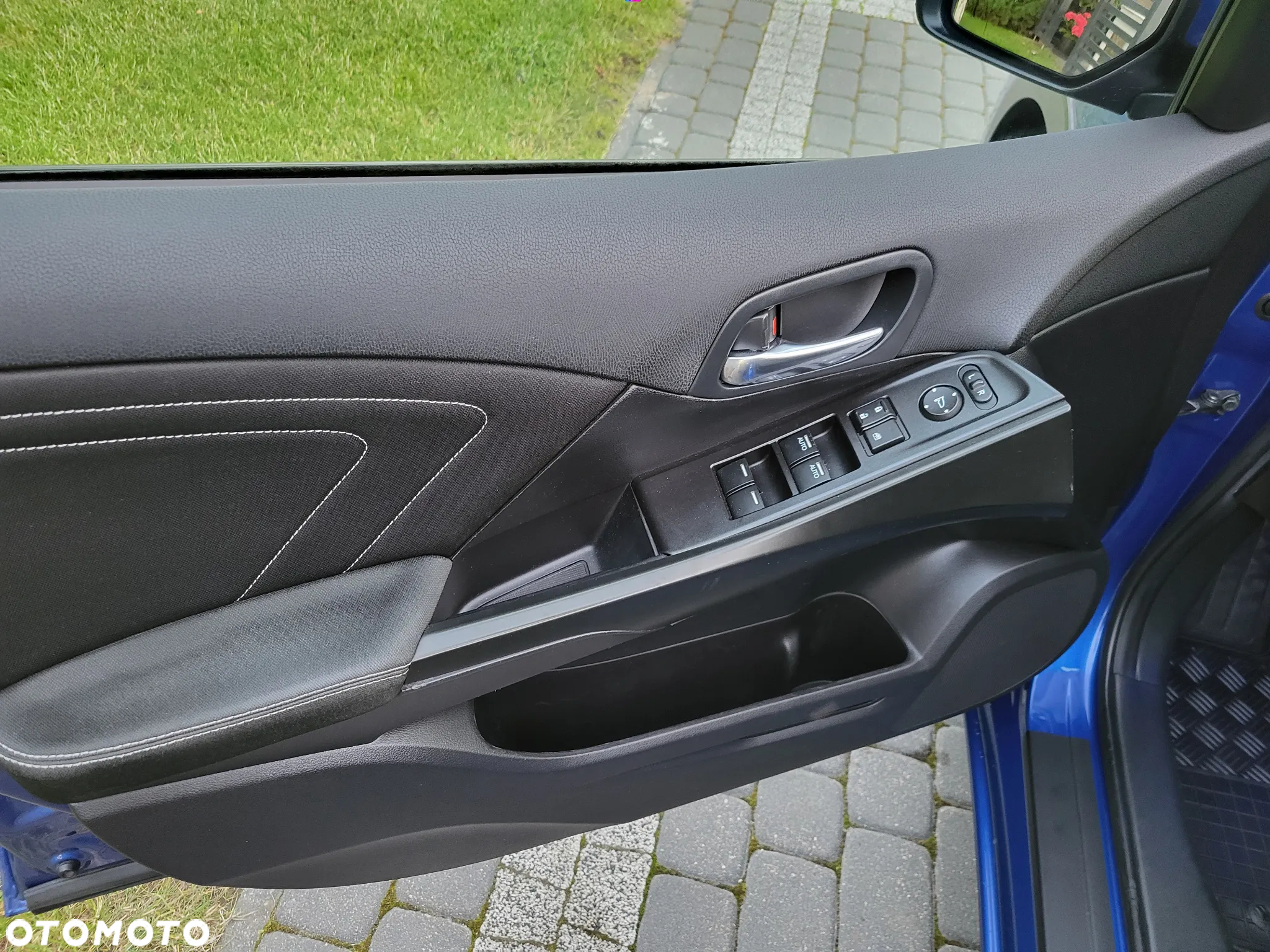 Honda Civic 1.8 i-VTEC Lifestyle Black Edition - 13