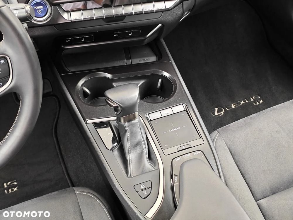 Lexus UX 250h GPF Business Edition 2WD - 16