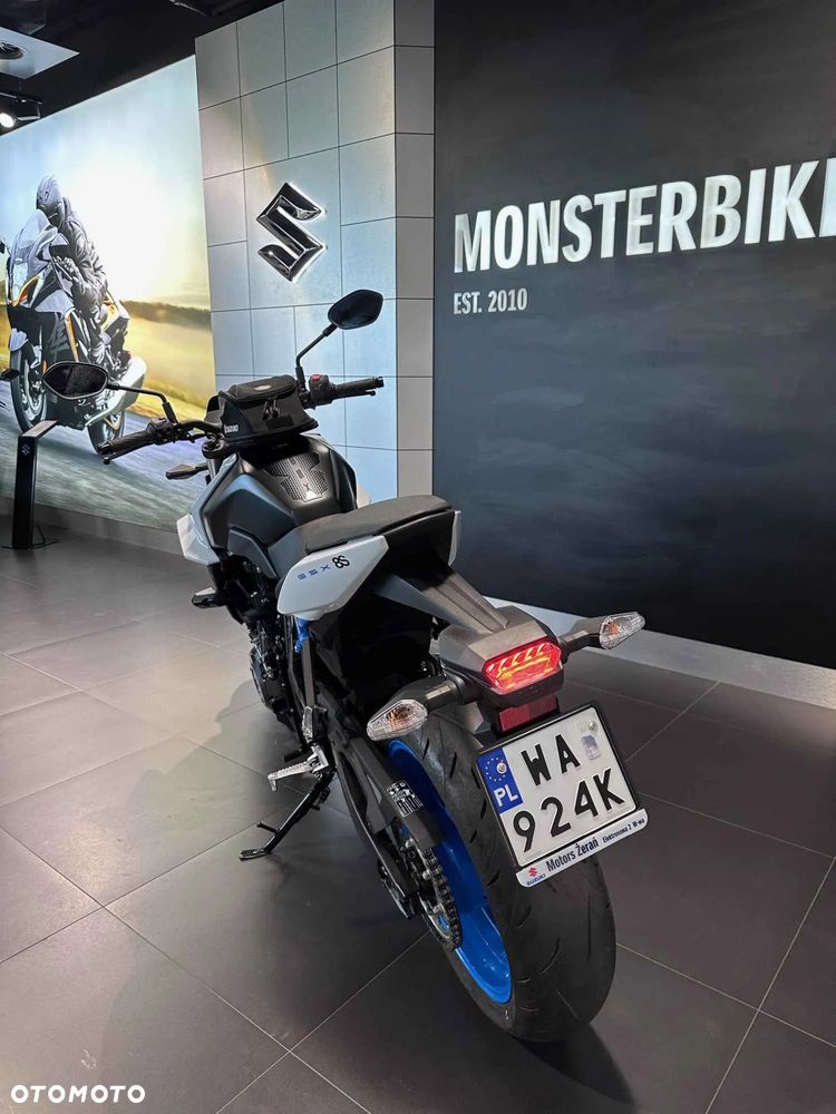 Suzuki GSX - 11