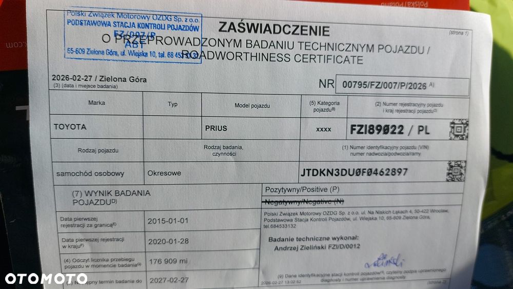 Toyota Prius (Hybrid) - 12