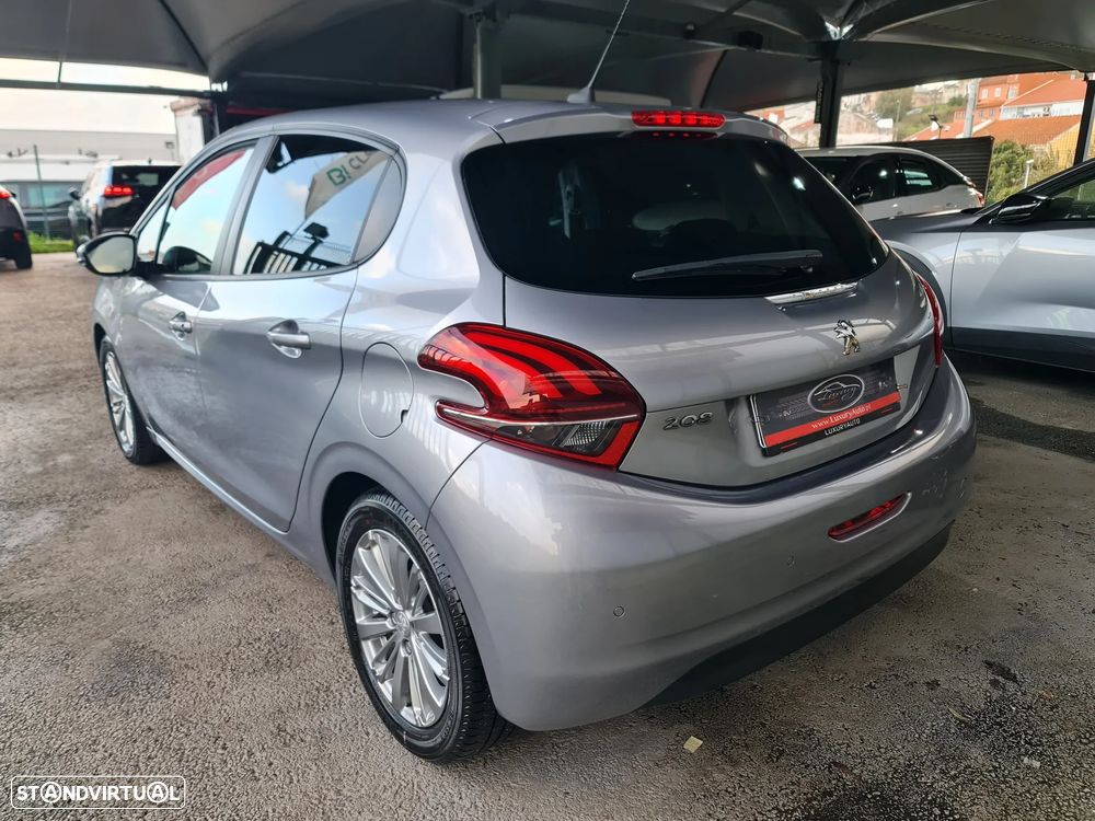 Peugeot 208 1.2 PureTech Signature - 7