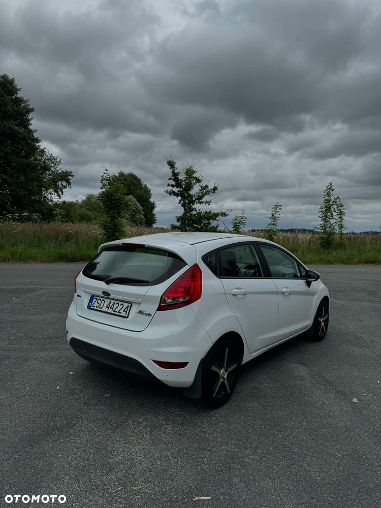 Ford Fiesta 1.6 TDCi DPF Trend - 6