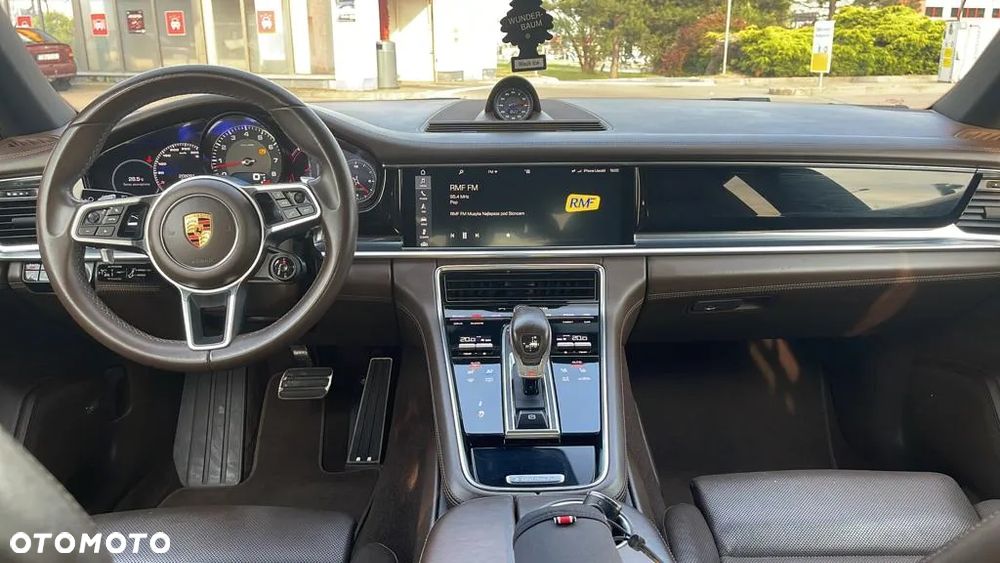 Porsche Panamera 4S Executive - 30