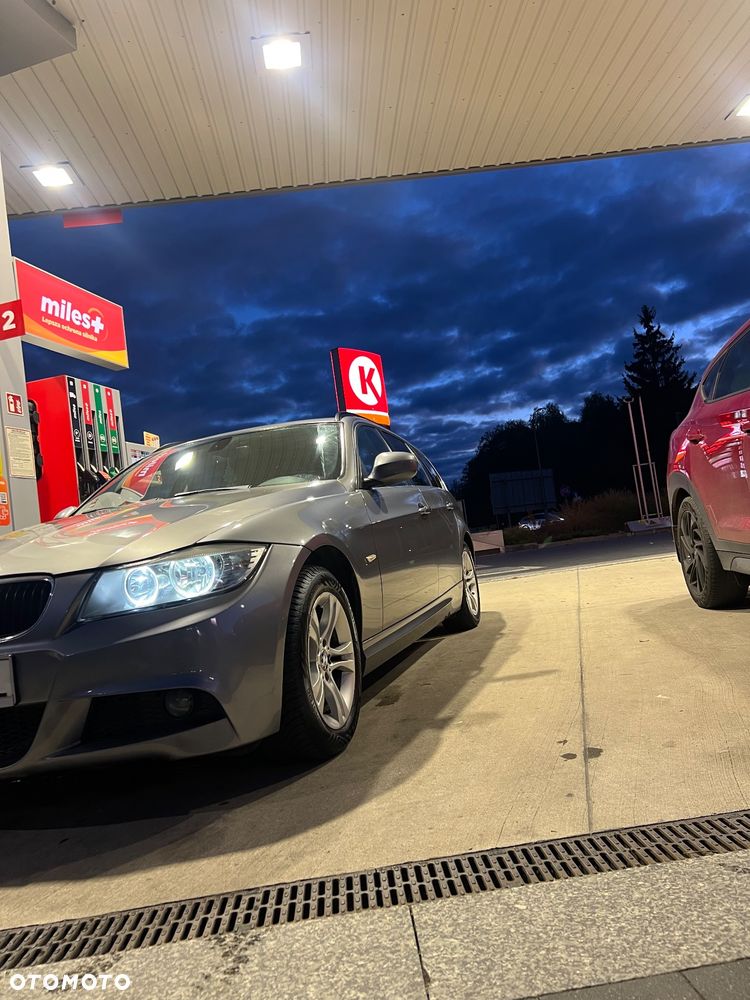 BMW Seria 3 318d Touring - 2