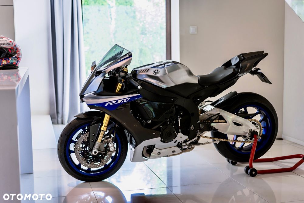 Yamaha R1 - 2