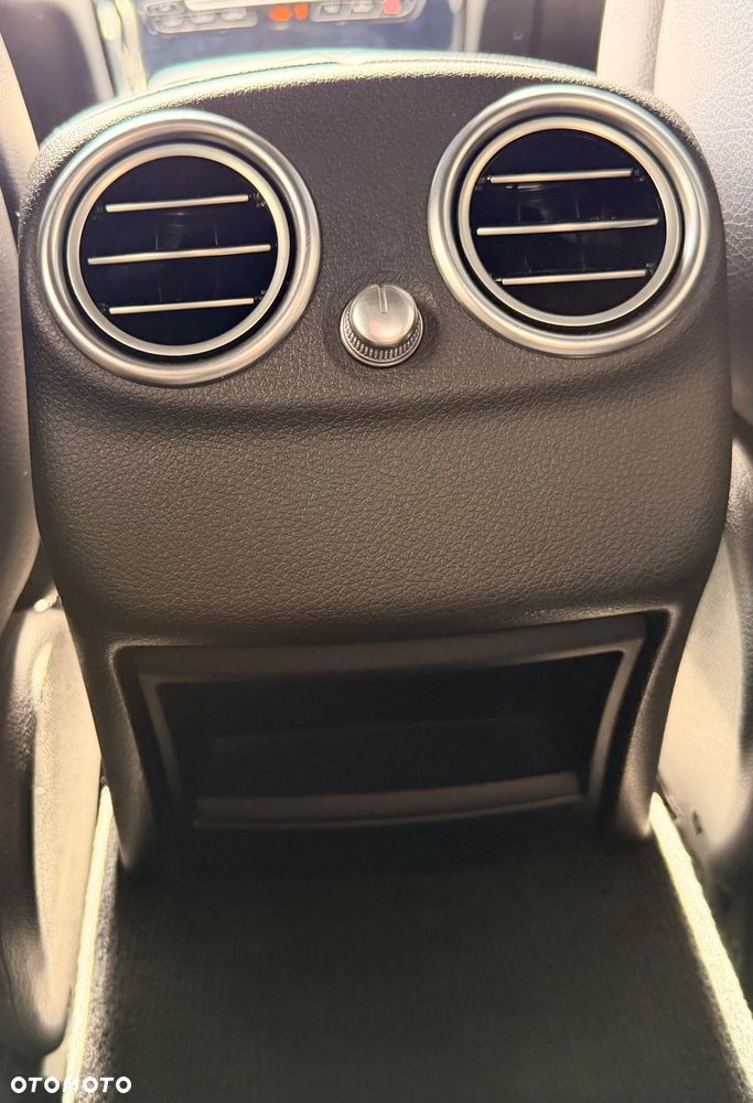 Mercedes-Benz Klasa C 200 4-Matic 9G-TRONIC - 14
