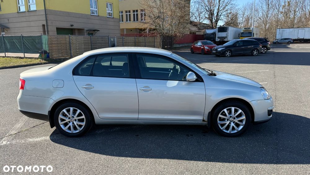 Volkswagen Jetta 1.4 TSI Trendline - 4