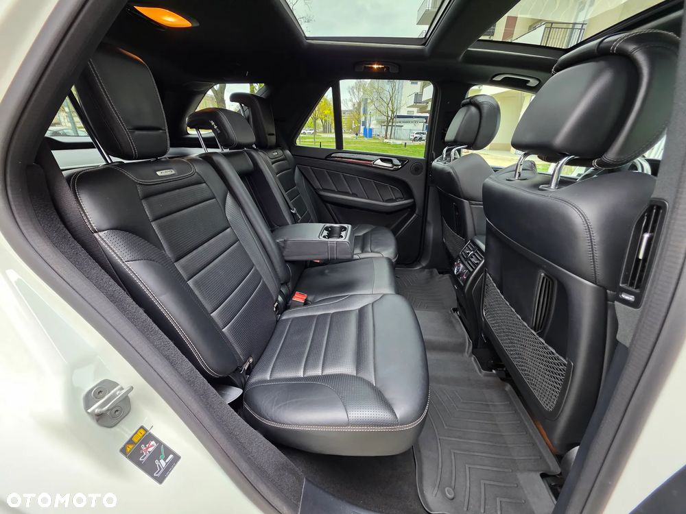 Mercedes-Benz ML 63 AMG 4-Matic - 32