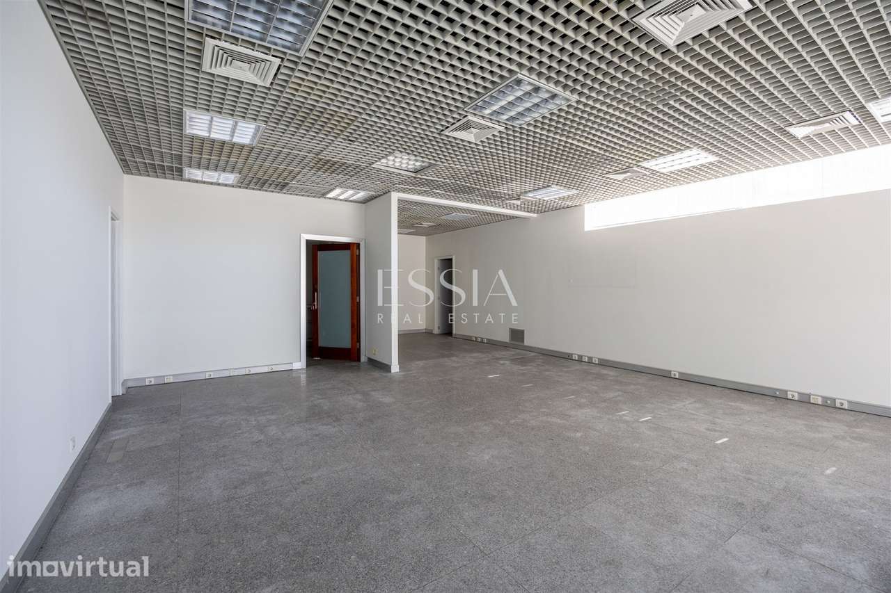 Loja de 170 m² com copa no centro das Termas de São Vicente, Penafiel - Grande imagem: 2/8
