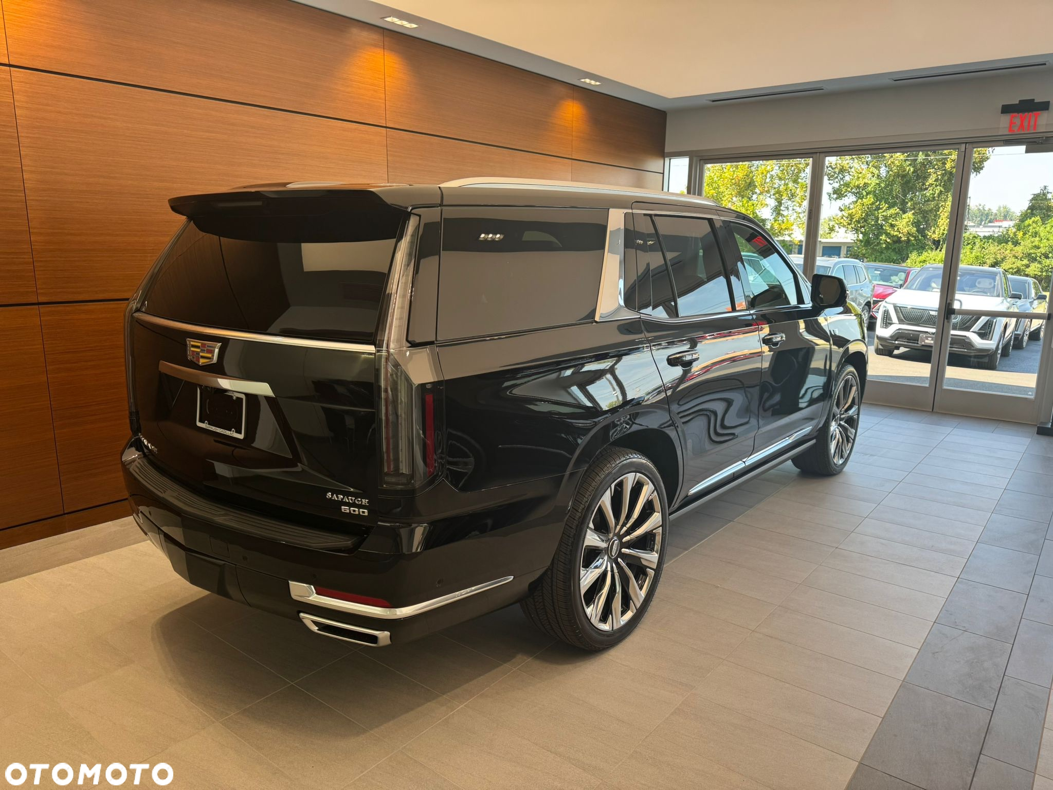 Cadillac Escalade - 2