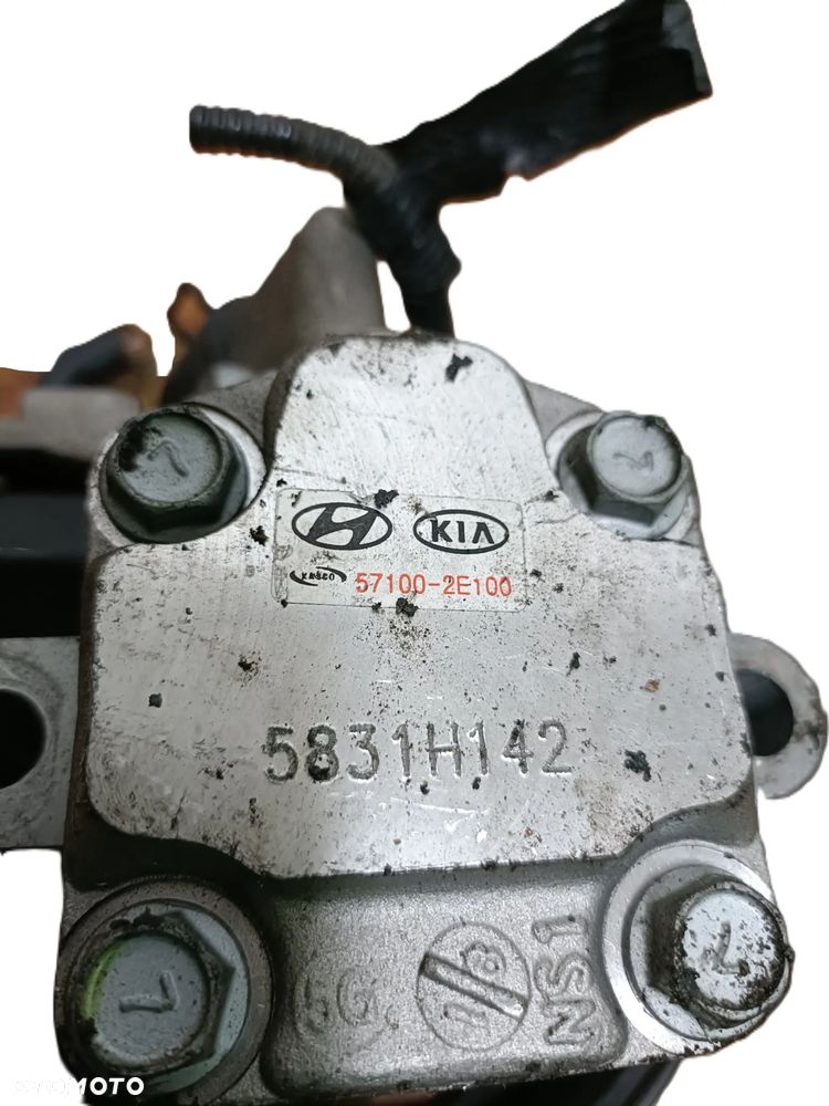 KIA SPORTAGE II 04-10 2,7 B pompa wspomagania 57100-2E100 * - 5