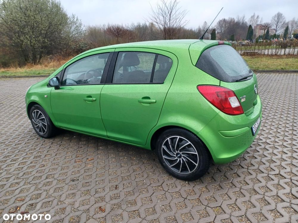 Opel Corsa 1.2 16V Cosmo - 10