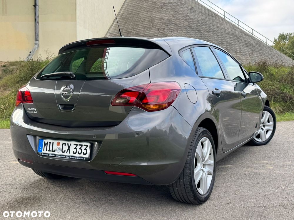 Opel Astra 1.6 Active - 11