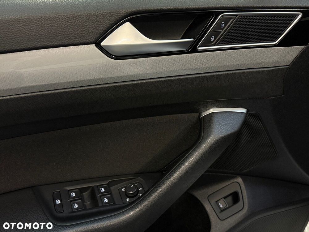 Volkswagen Passat Variant 2.0 TDI EVO Business DSG - 16
