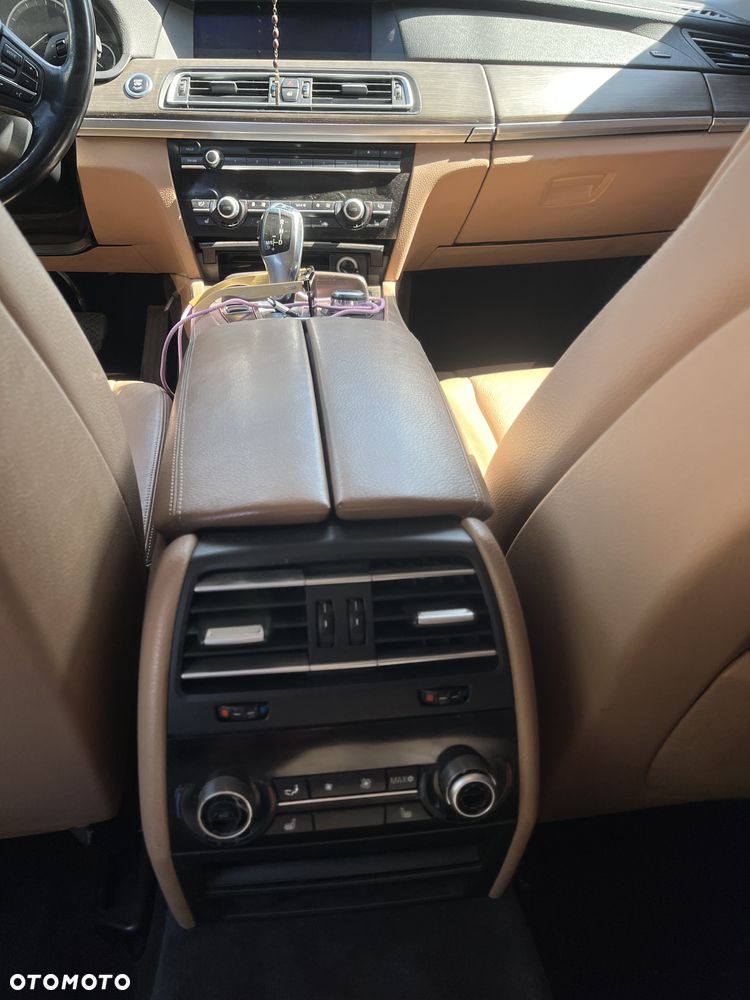 BMW Seria 7 740i - 15