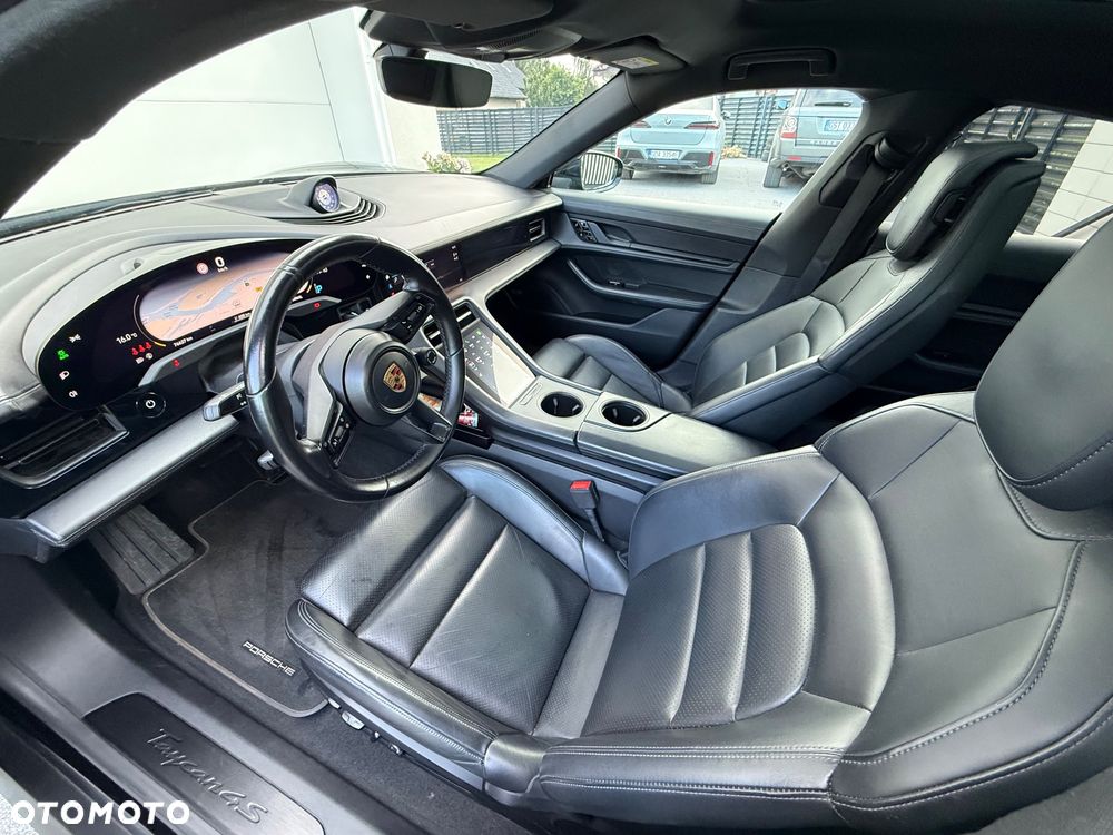 Porsche Taycan 4S - 12