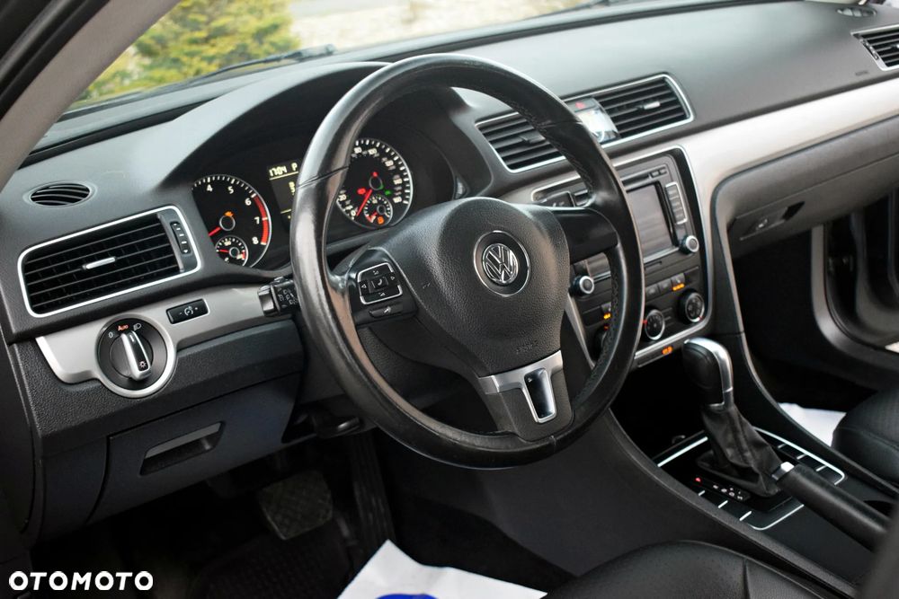 Volkswagen Passat - 32