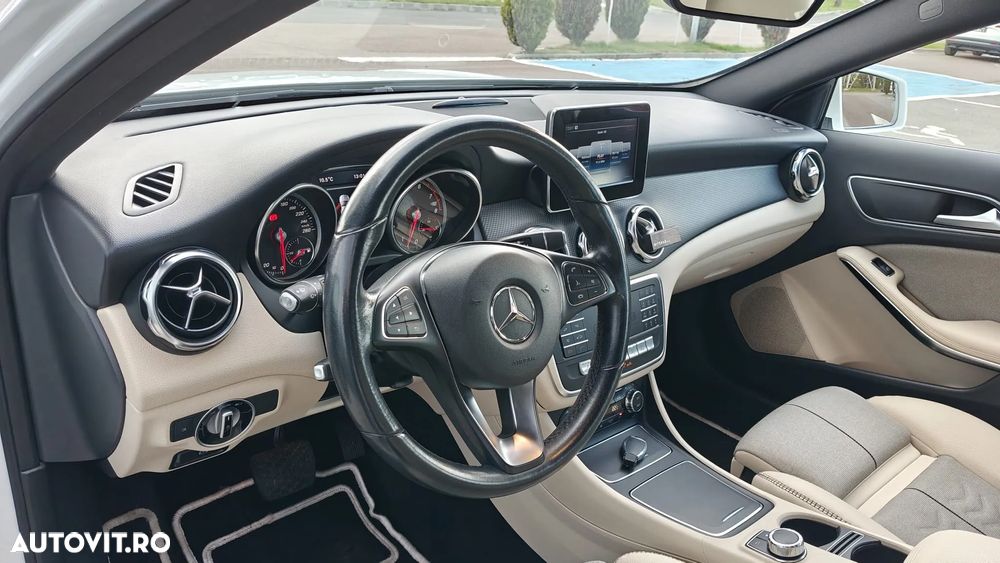 Mercedes-Benz GLA 180 7G-DCT Urban - 9