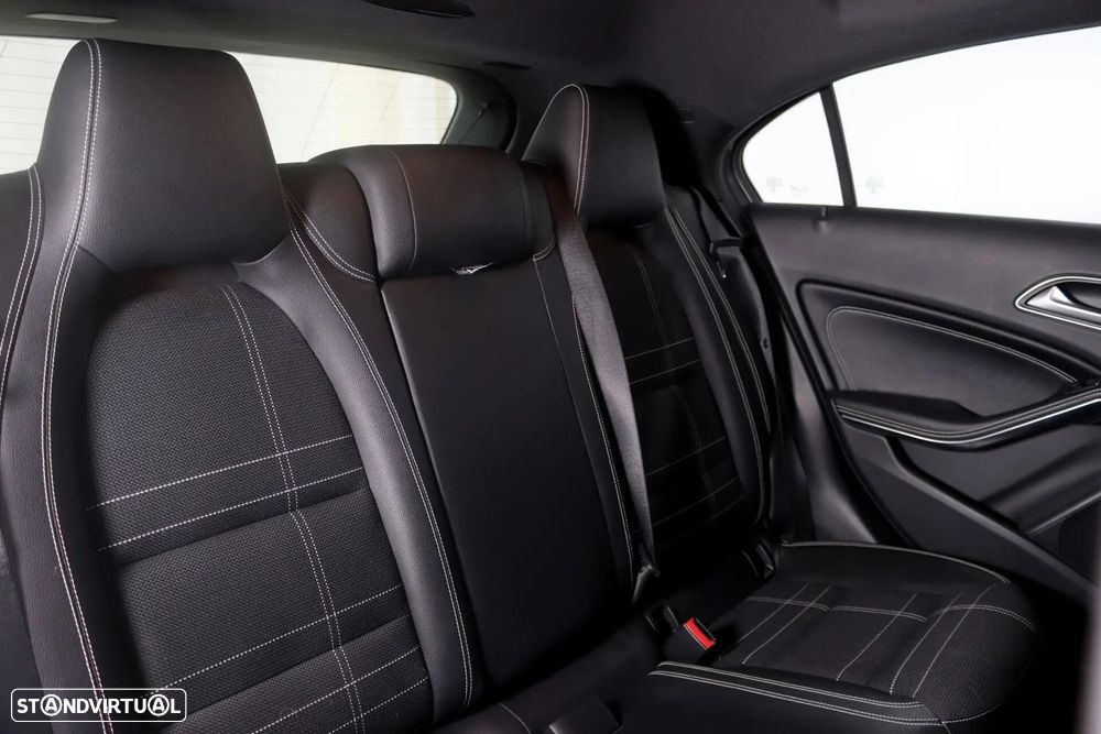 Mercedes-Benz A 180 d AMG Line - 19
