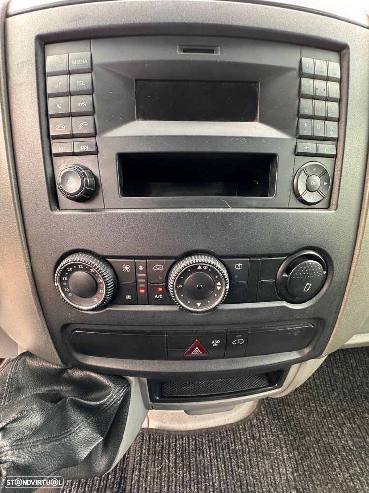 Mercedes-Benz Sprinter 516 CDI com A.C e Plataforma Elevatória - 15