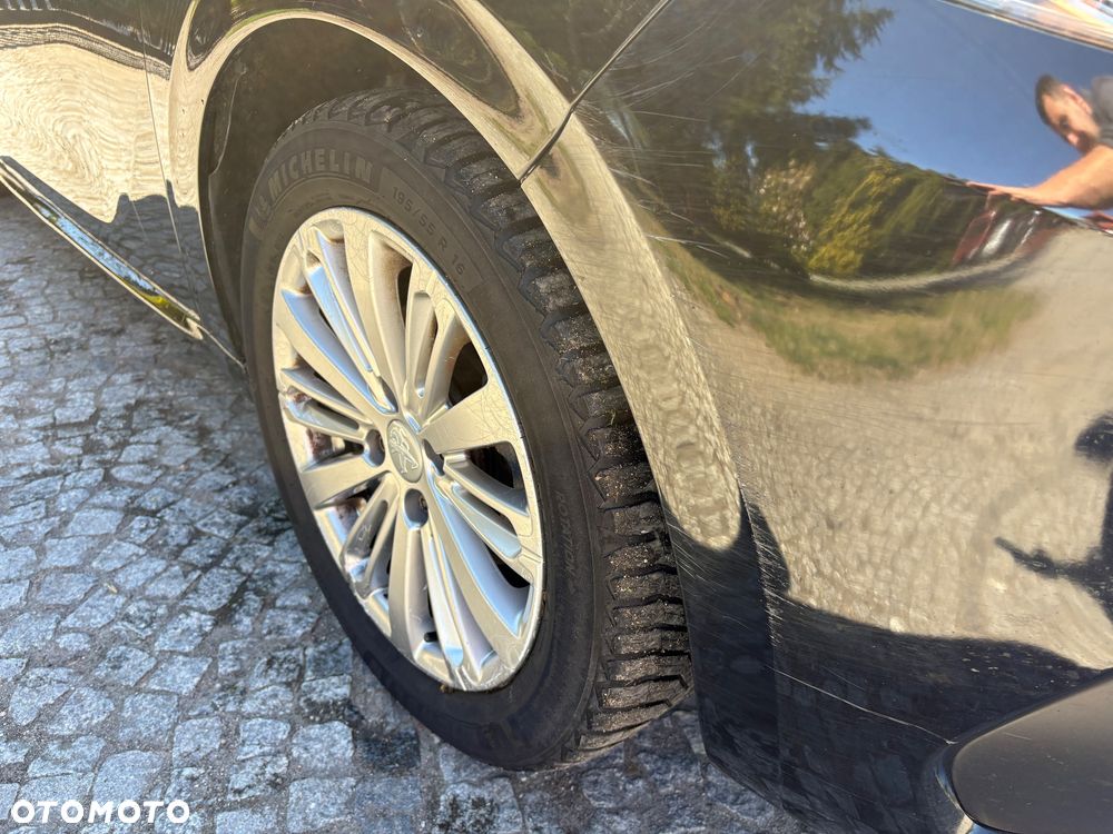 Peugeot 208 PureTech 82 Start & Stop Allure - 10