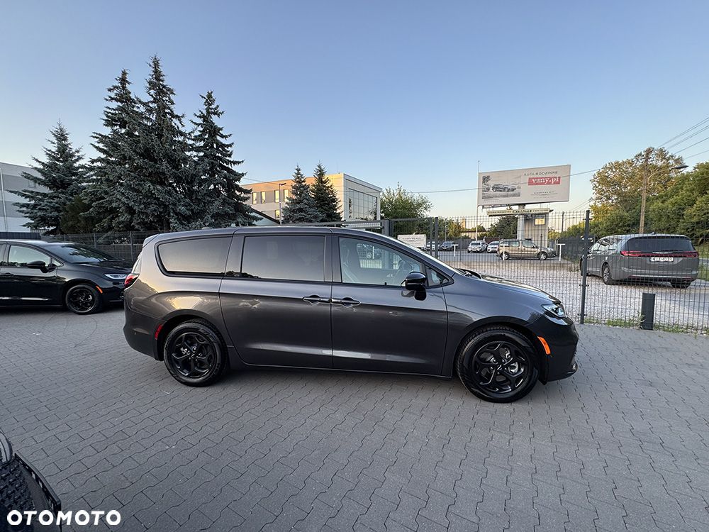 Chrysler Pacifica - 25