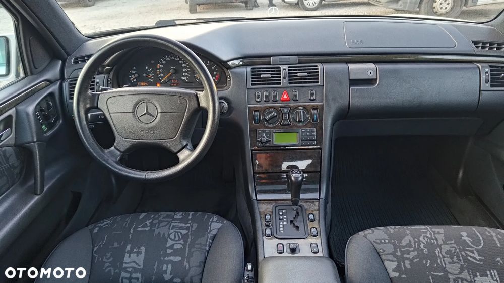 Mercedes-Benz Klasa E - 16