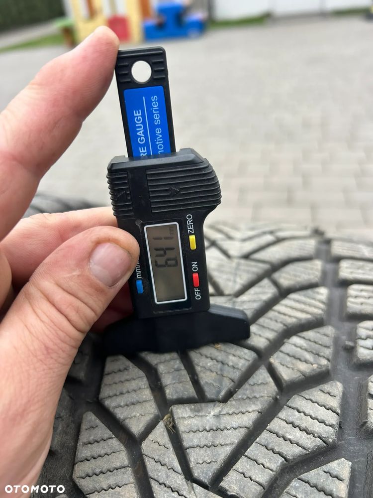 Opony opona Uniroyal WinterEkspert 225/45/17 zimowe 4 sztuki - 2