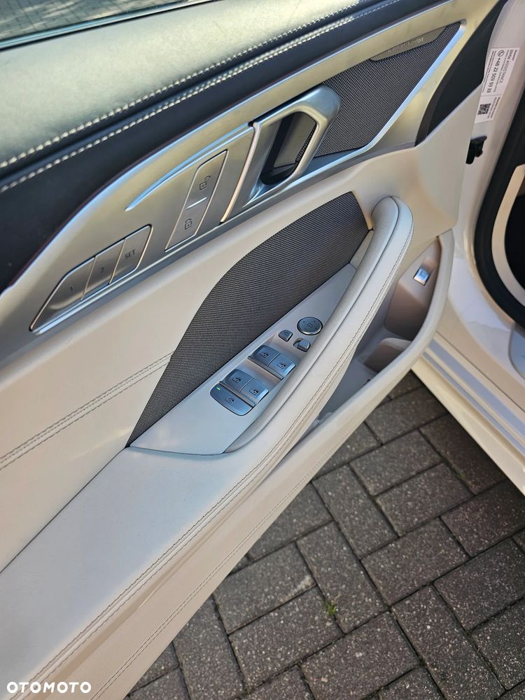 BMW Seria 8 - 22