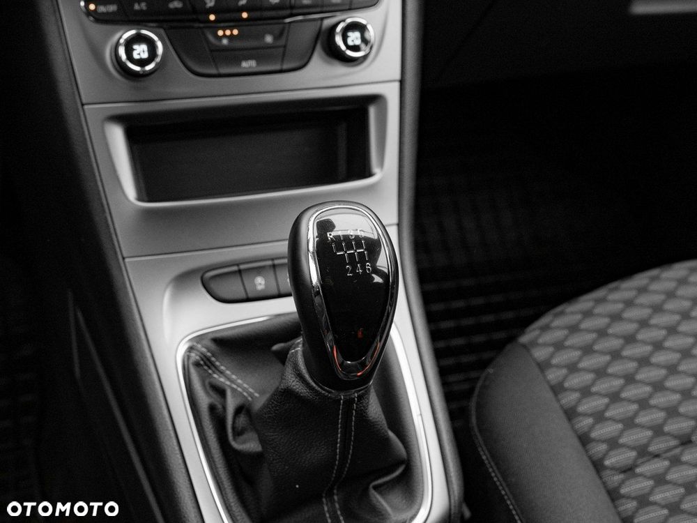 Opel Astra 1.2 T Edition S&S - 17