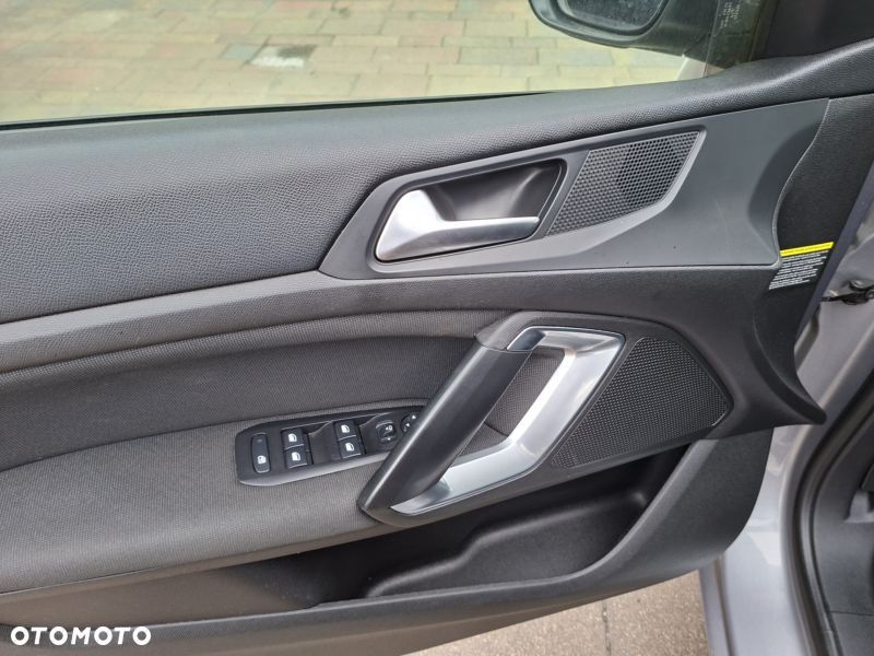 Peugeot 308 PureTech 130 GPF EAT8 Stop & Start Allure Business-Paket - 25