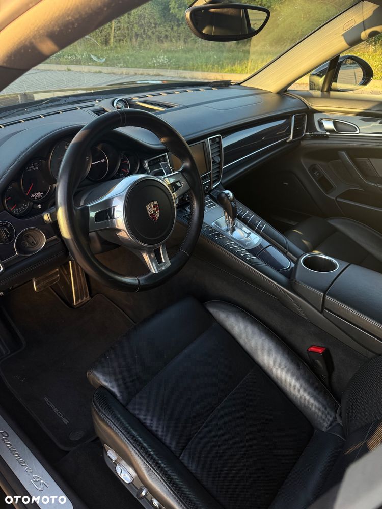 Porsche Panamera 4S - 9