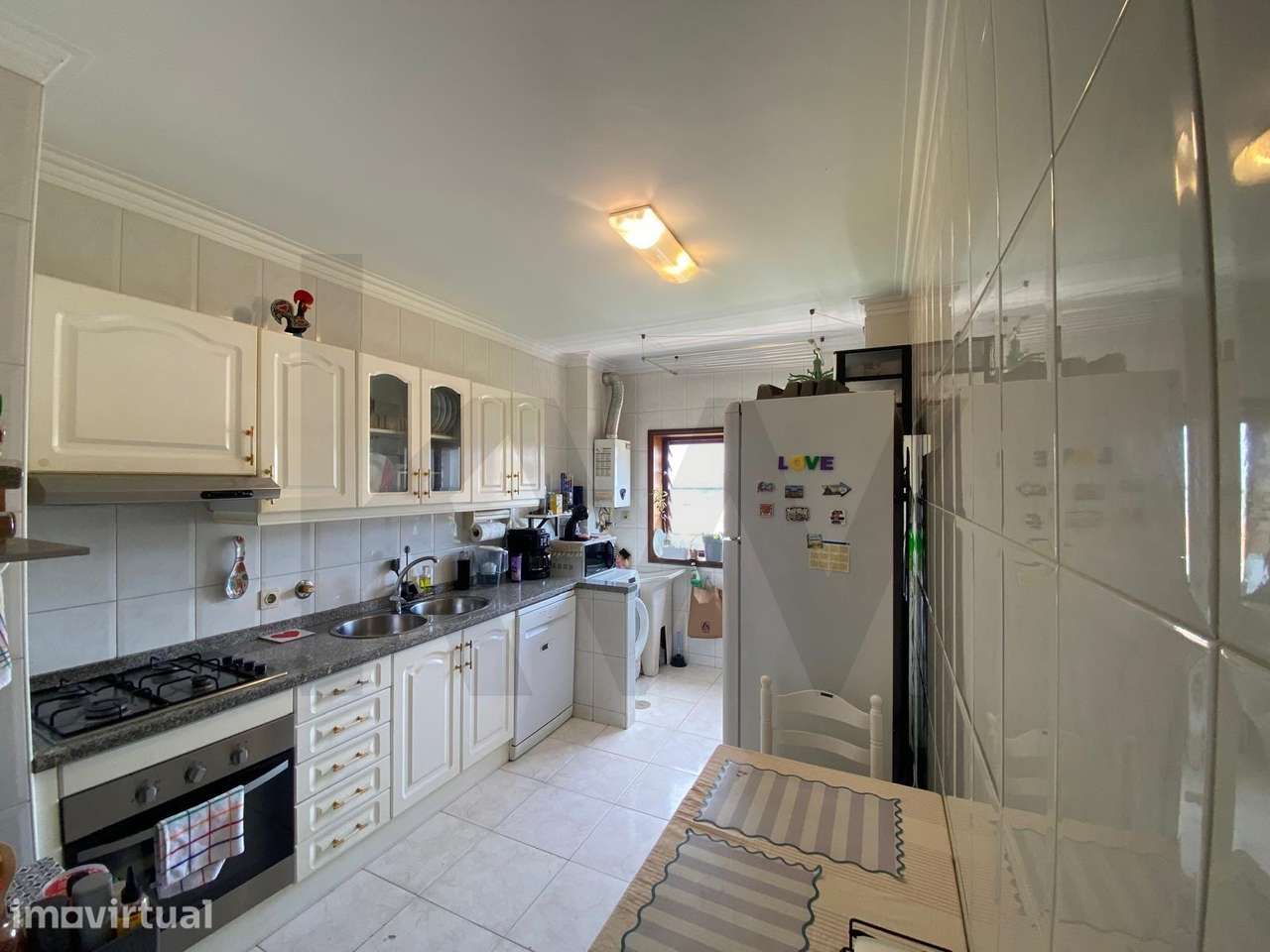 Apartamento T2 para arrendar com elevador, varandas e lugar de garagem - Grande imagem: 3/17